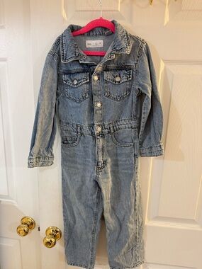 Zara Light Wash Denim Jacket in Blue